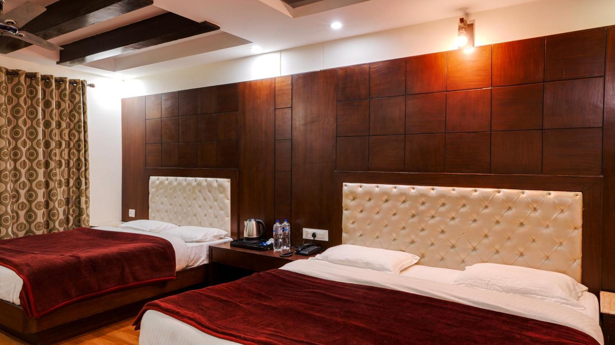 Basera Hotel Масурі Екстер'єр фото