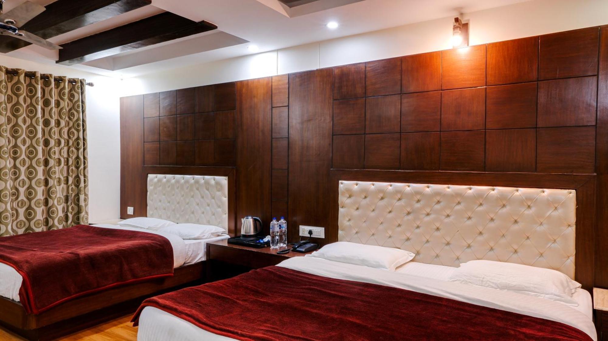 Basera Hotel Масурі Екстер'єр фото
